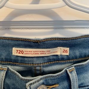 Levi’s 720 high rise super skinny crop jeans